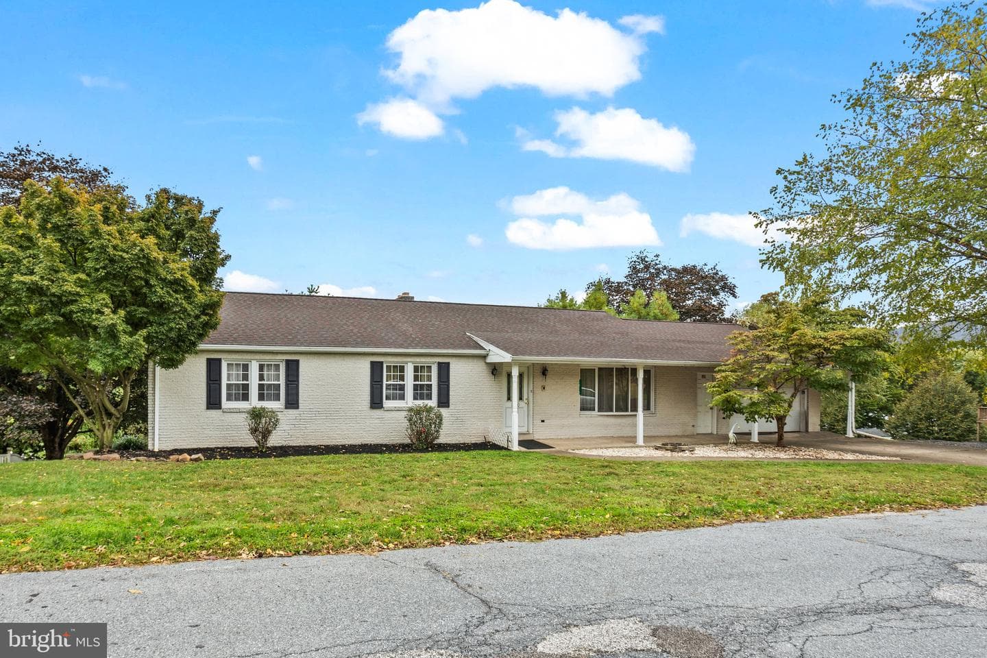 1010 N Lincoln Street photo 2