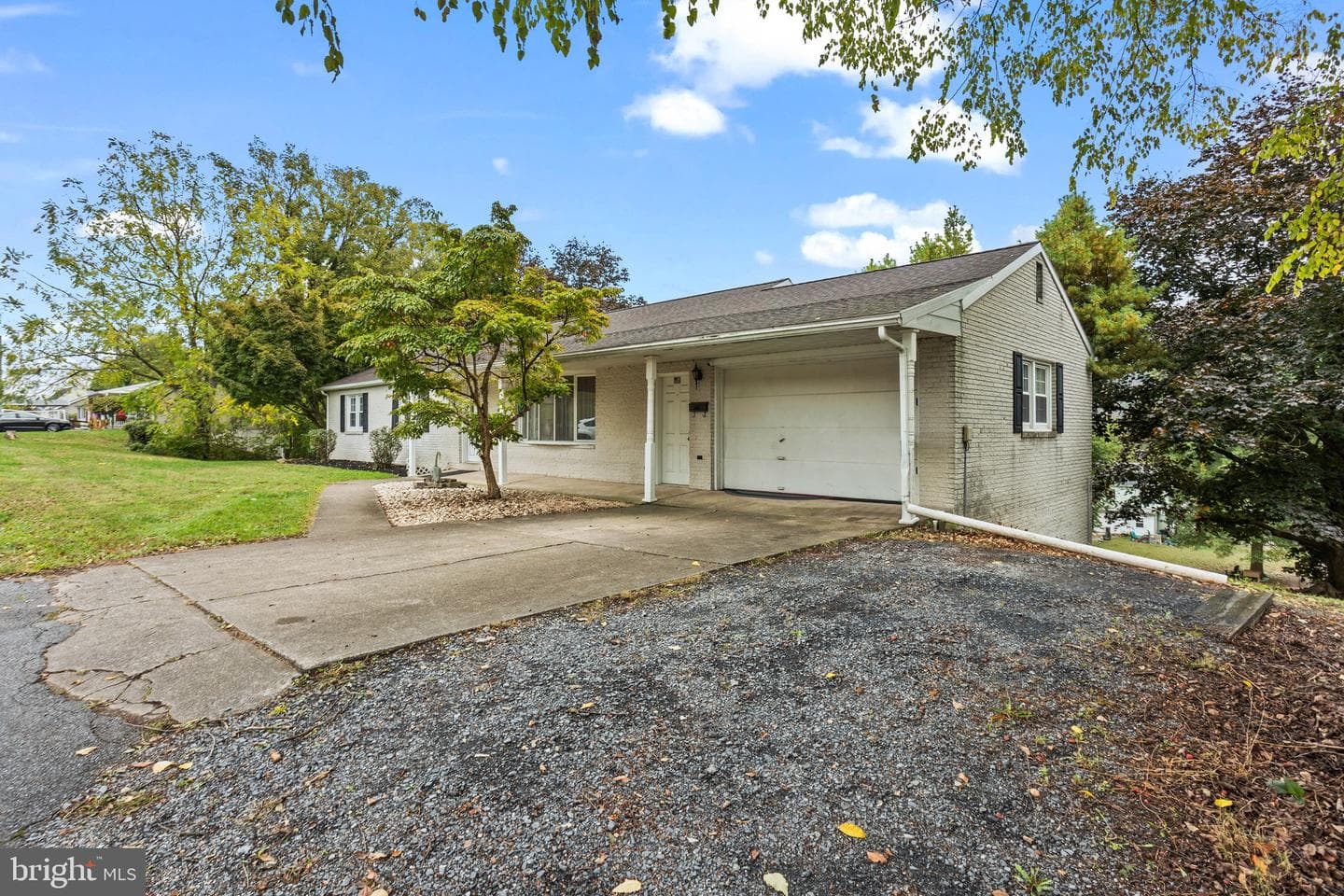 1010 N Lincoln Street photo 3