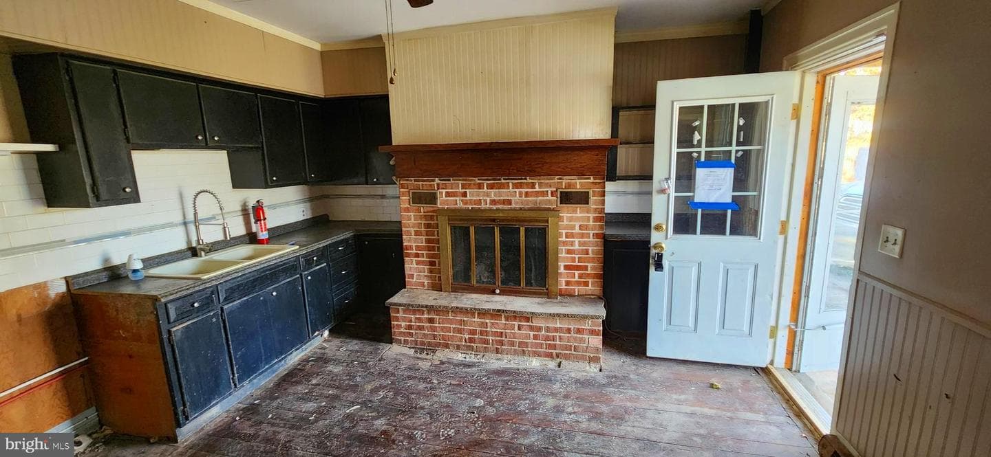 734 Bridgeport Road photo 12