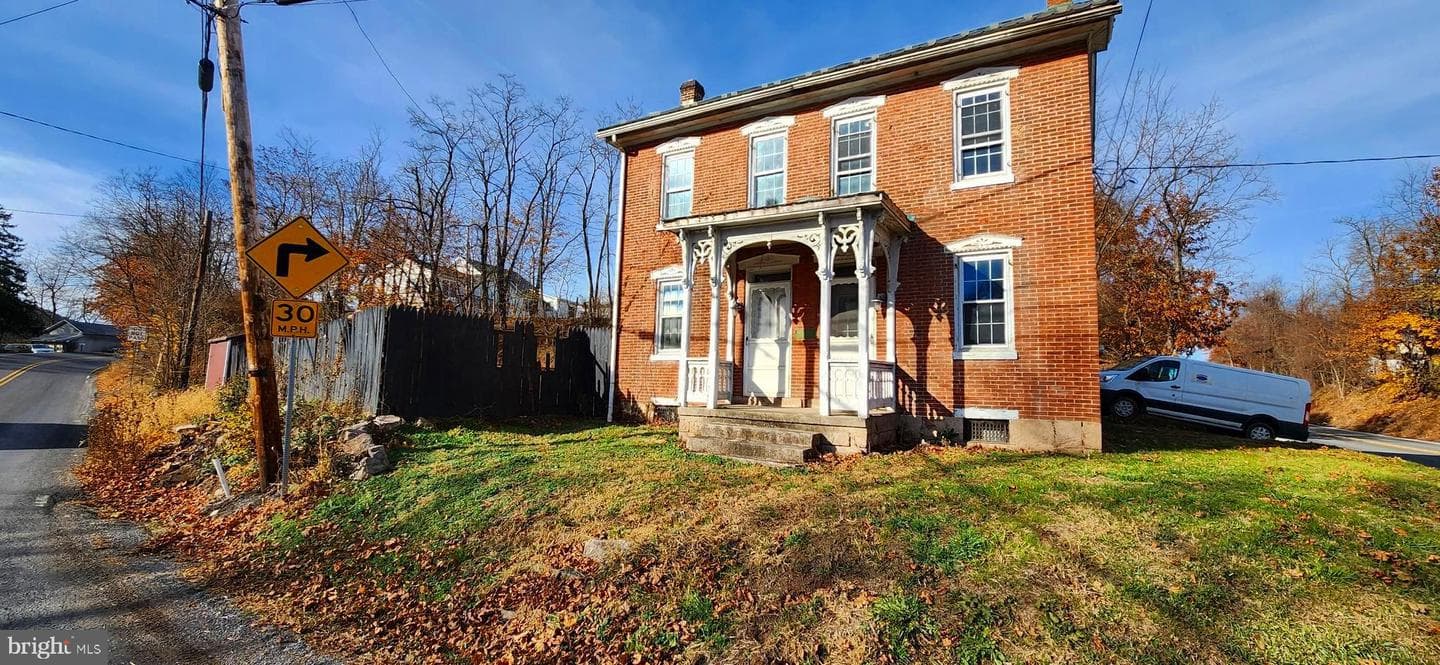 734 Bridgeport Road photo 3