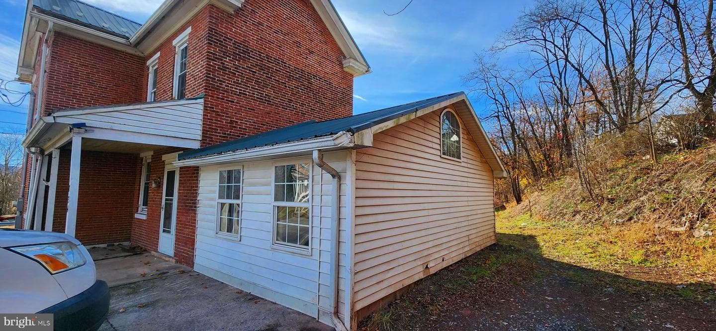 734 Bridgeport Road photo 5