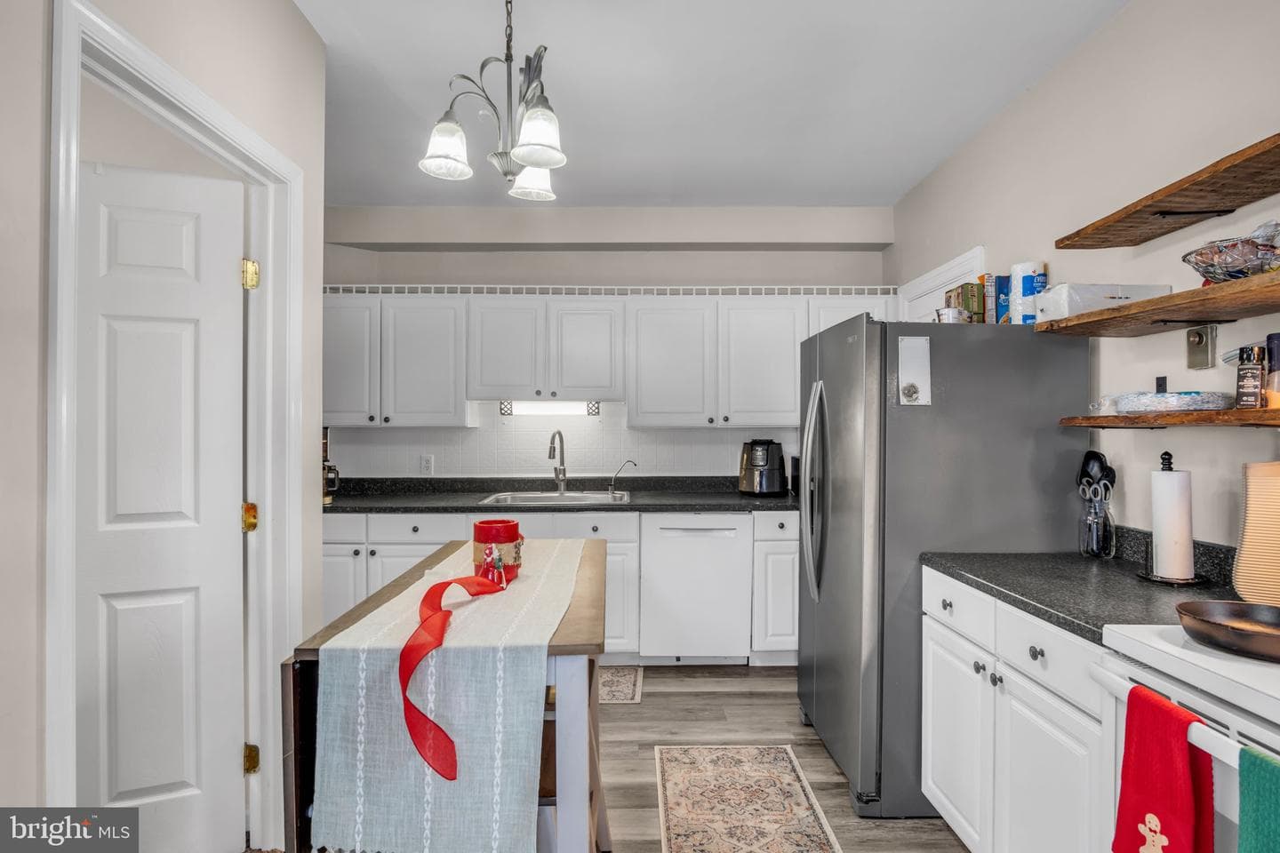 440 Gantt Street photo 10