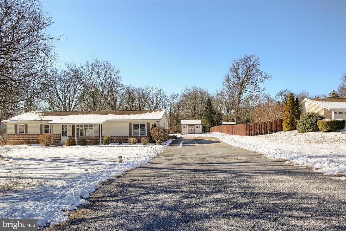 17 Pinetree Drive photo 3