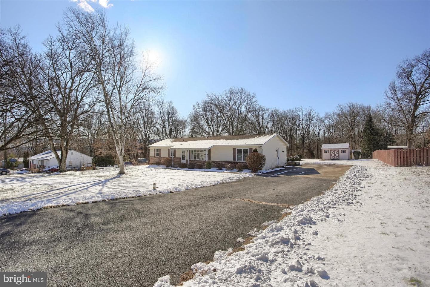 17 Pinetree Drive photo 4