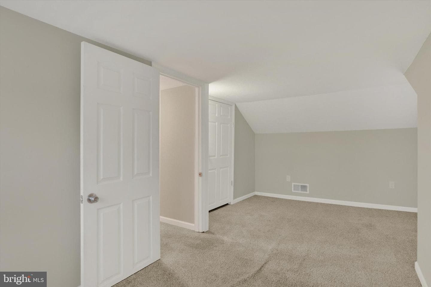 605 Linden Avenue photo 16