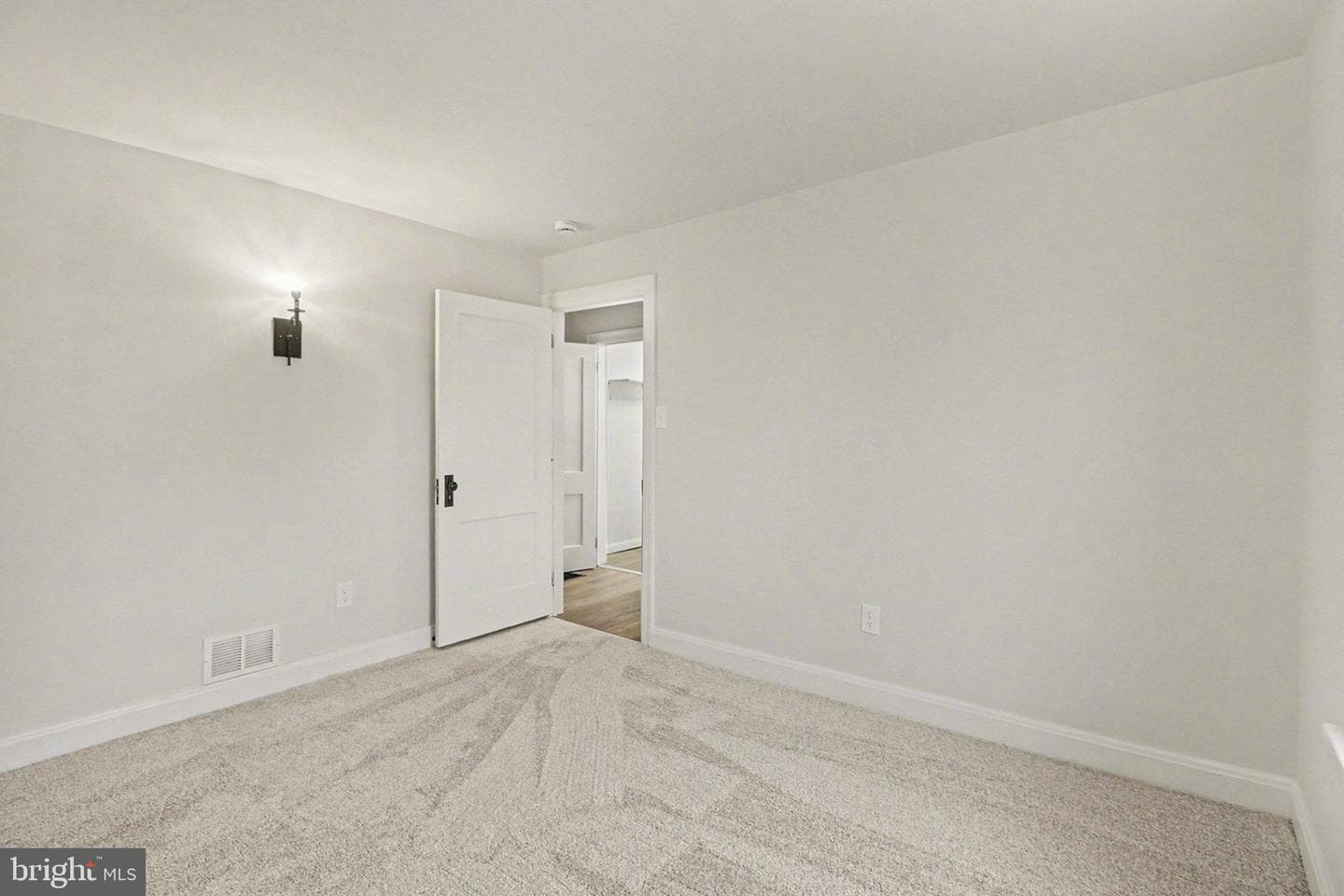 825 N Lincoln Street photo 16