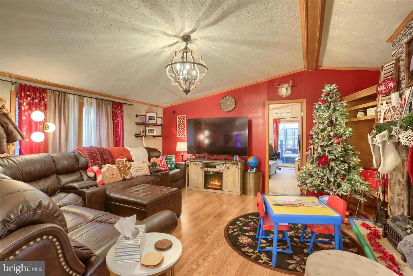 150 Mallory Boulevard photo 2