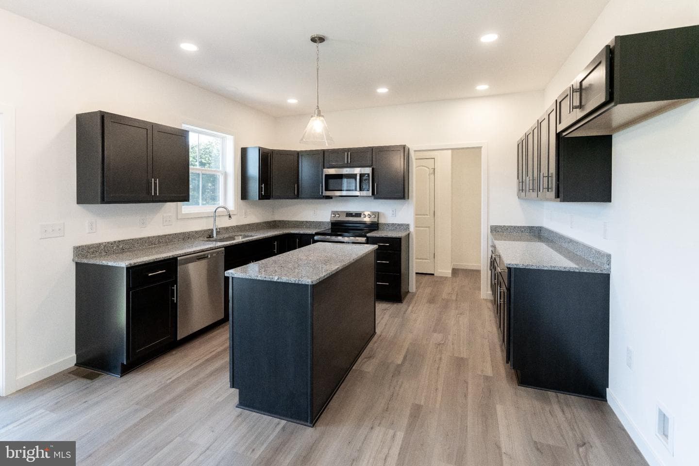 181 Morleton Avenue photo 4