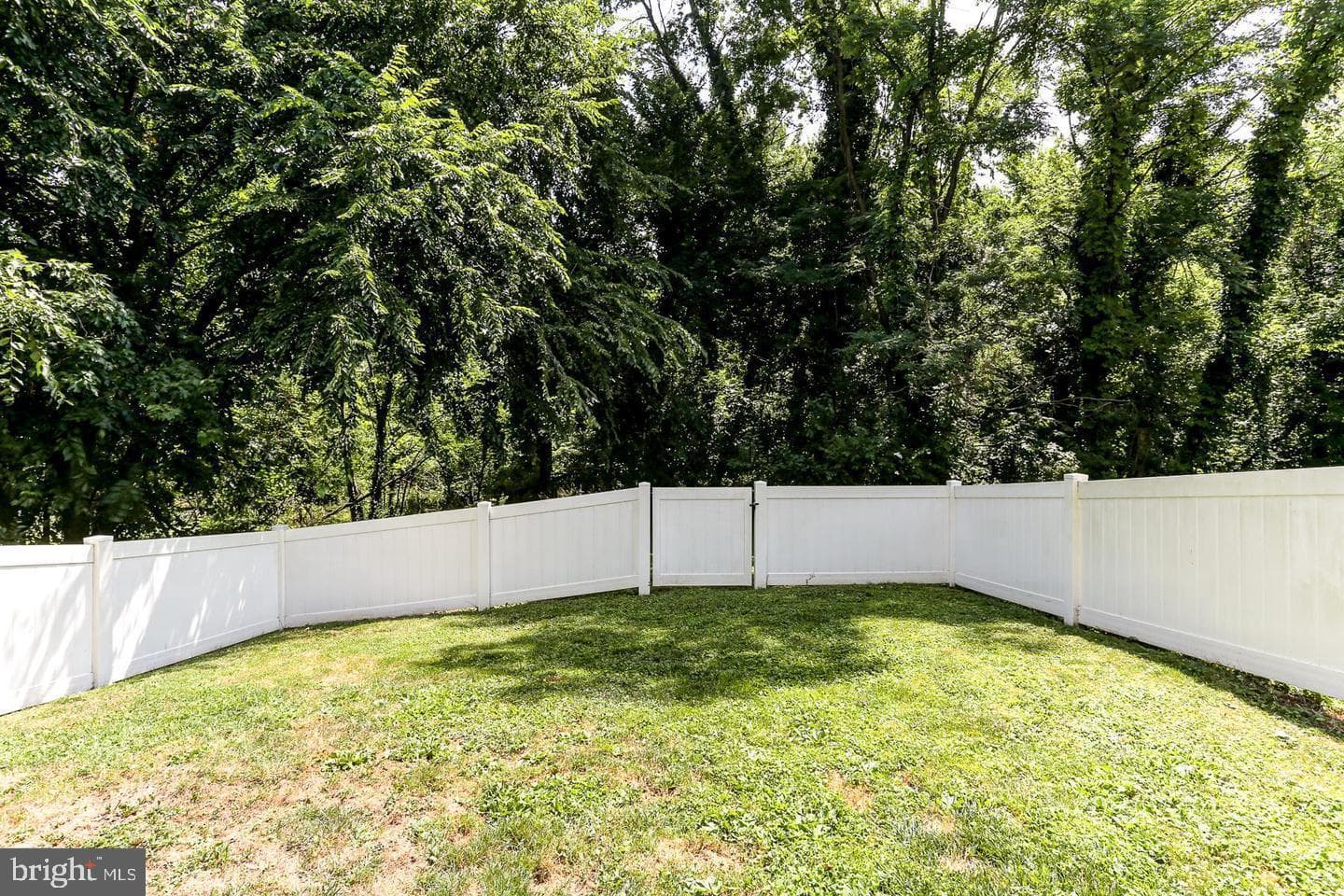 30 Petersburg Lane photo 14