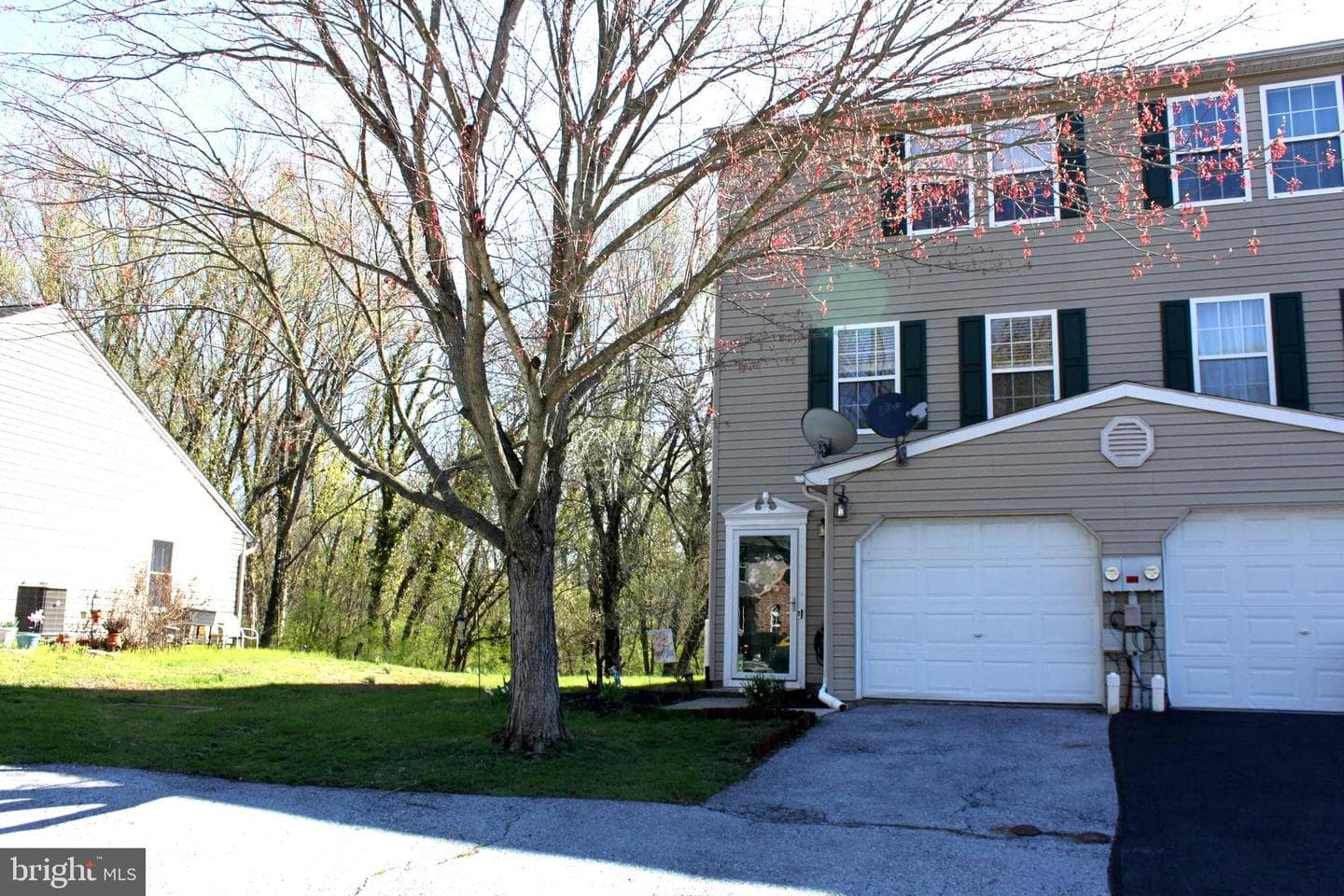 30 Petersburg Lane photo 2