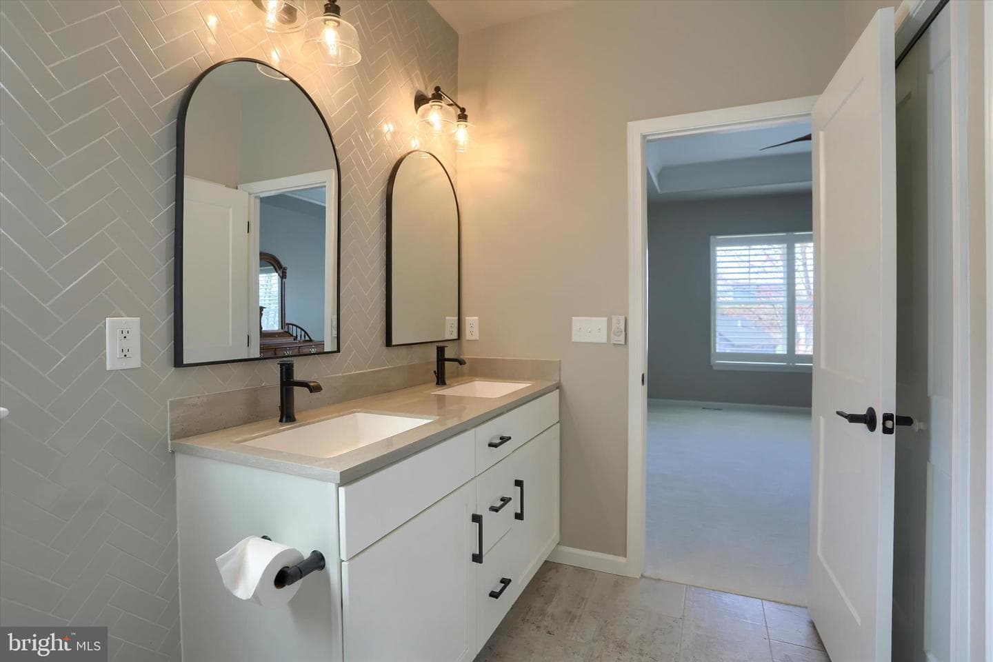 207 Rockville Blvd photo 24