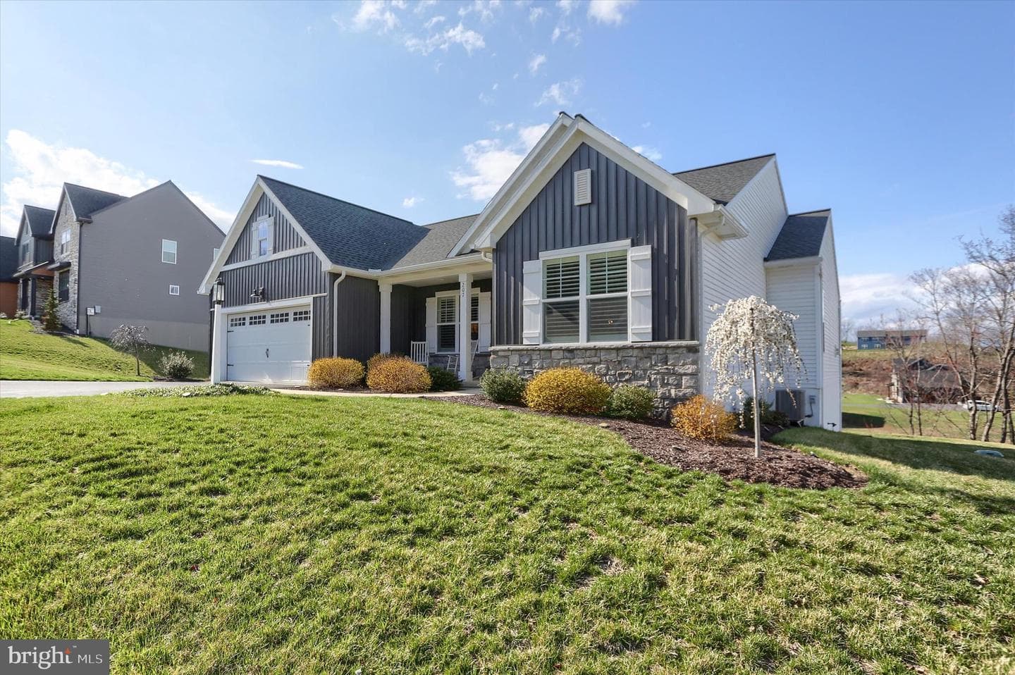 207 Rockville Blvd photo 4