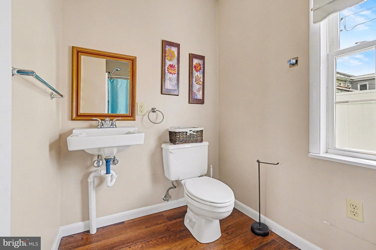 200 Front S photo 20