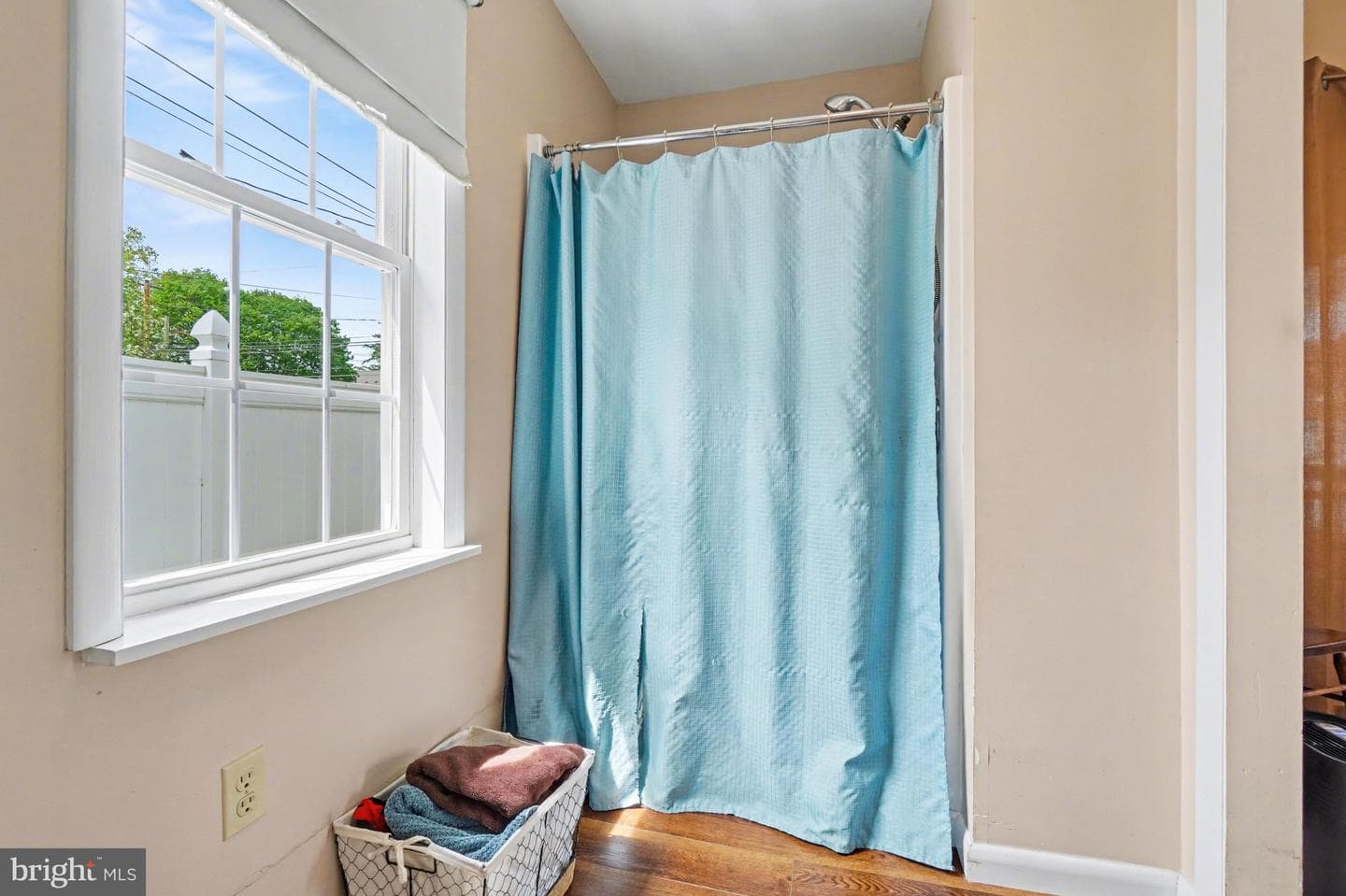 200 Front S photo 21