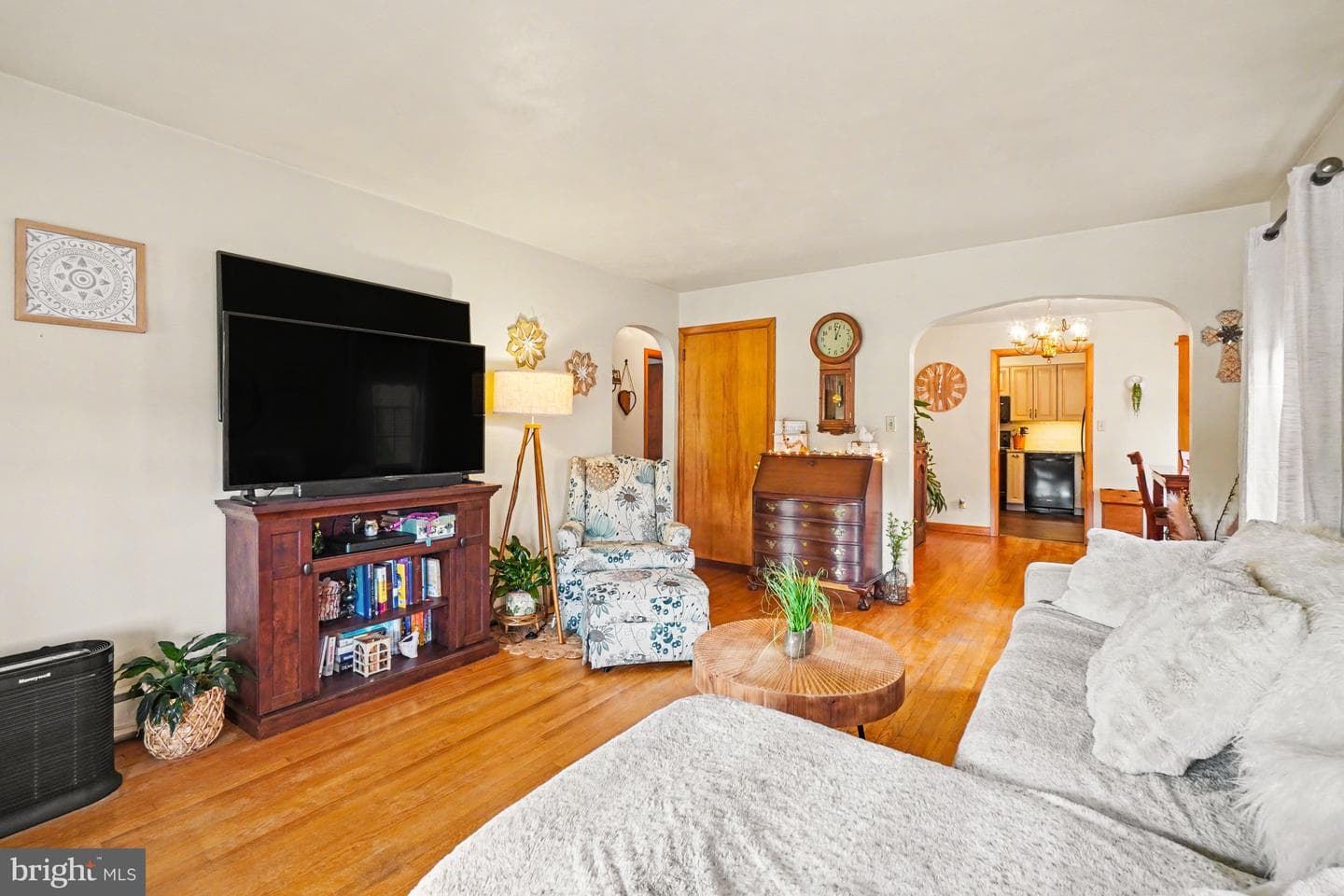 200 Front S photo 7