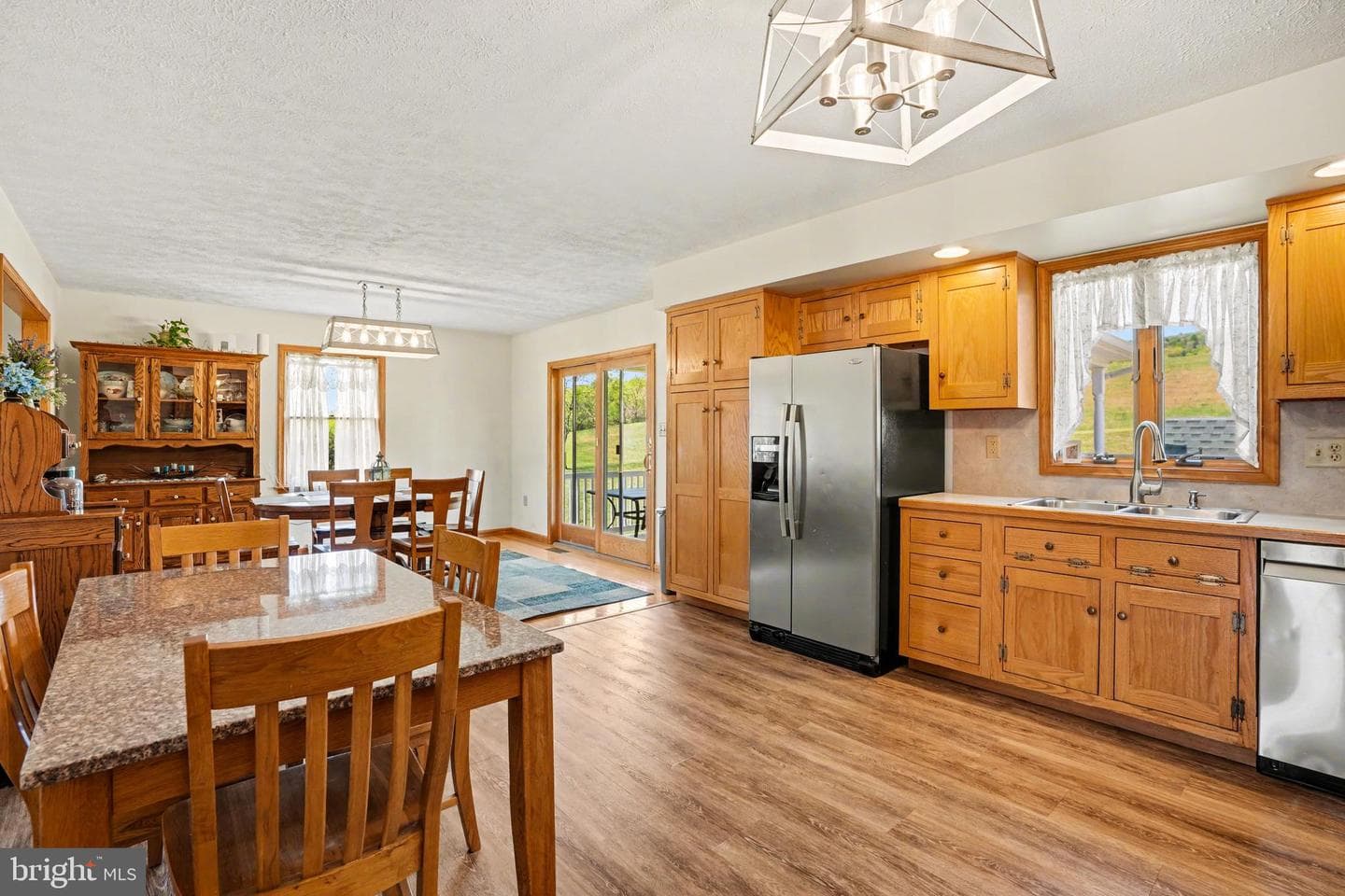 2755 Valley Road photo 14