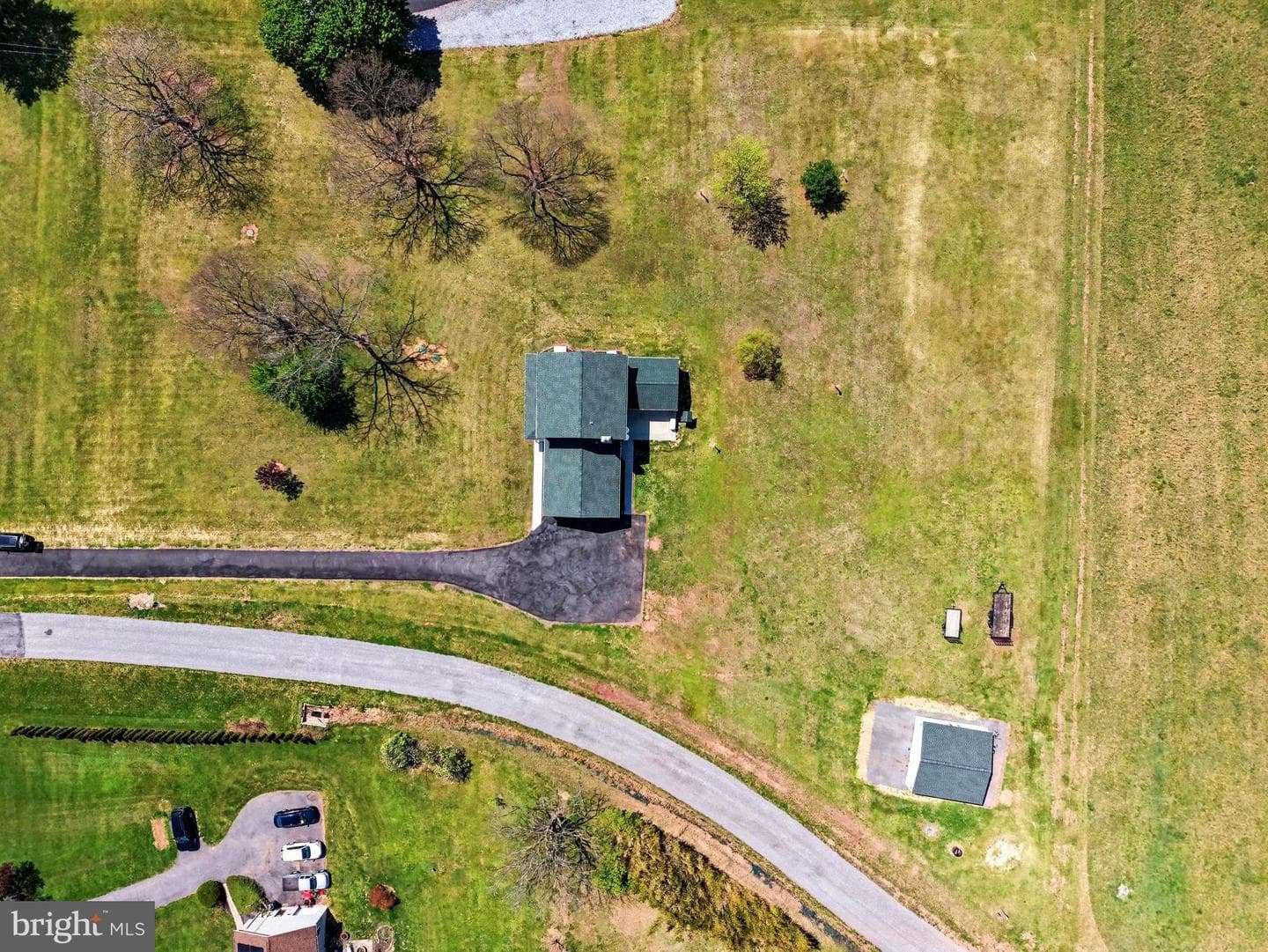 2755 Valley Road photo 27