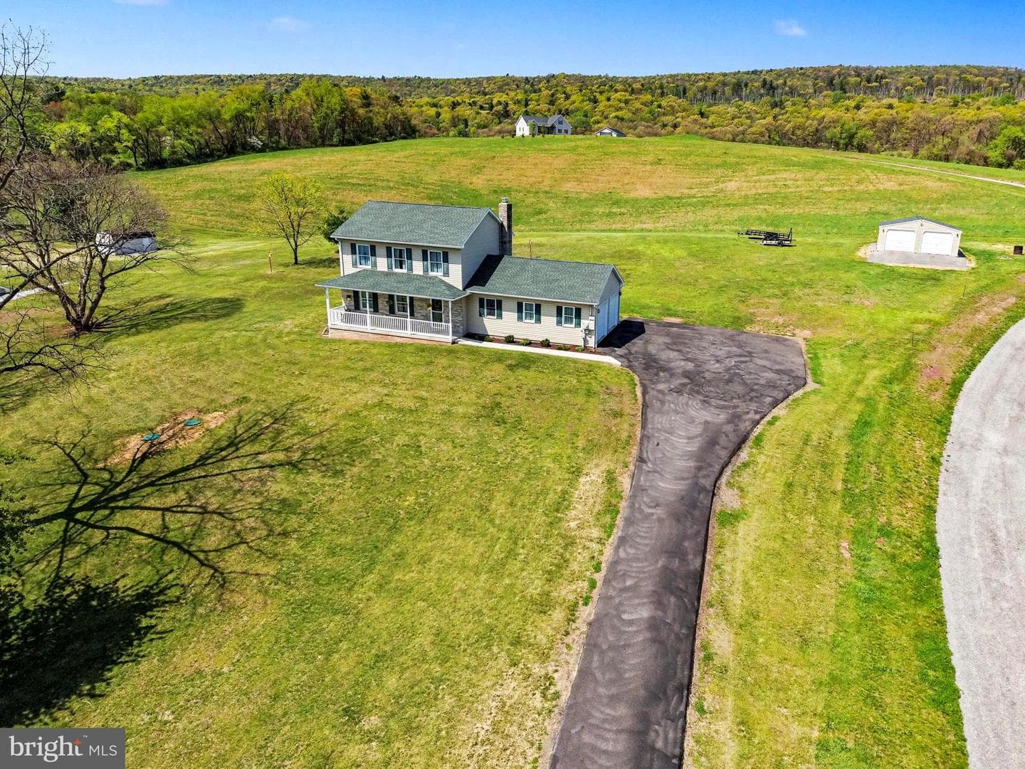2755 Valley Road photo 3
