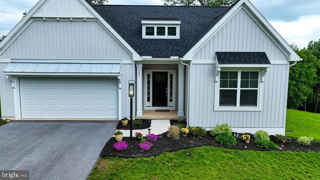 209 Rockville Blvd photo 3