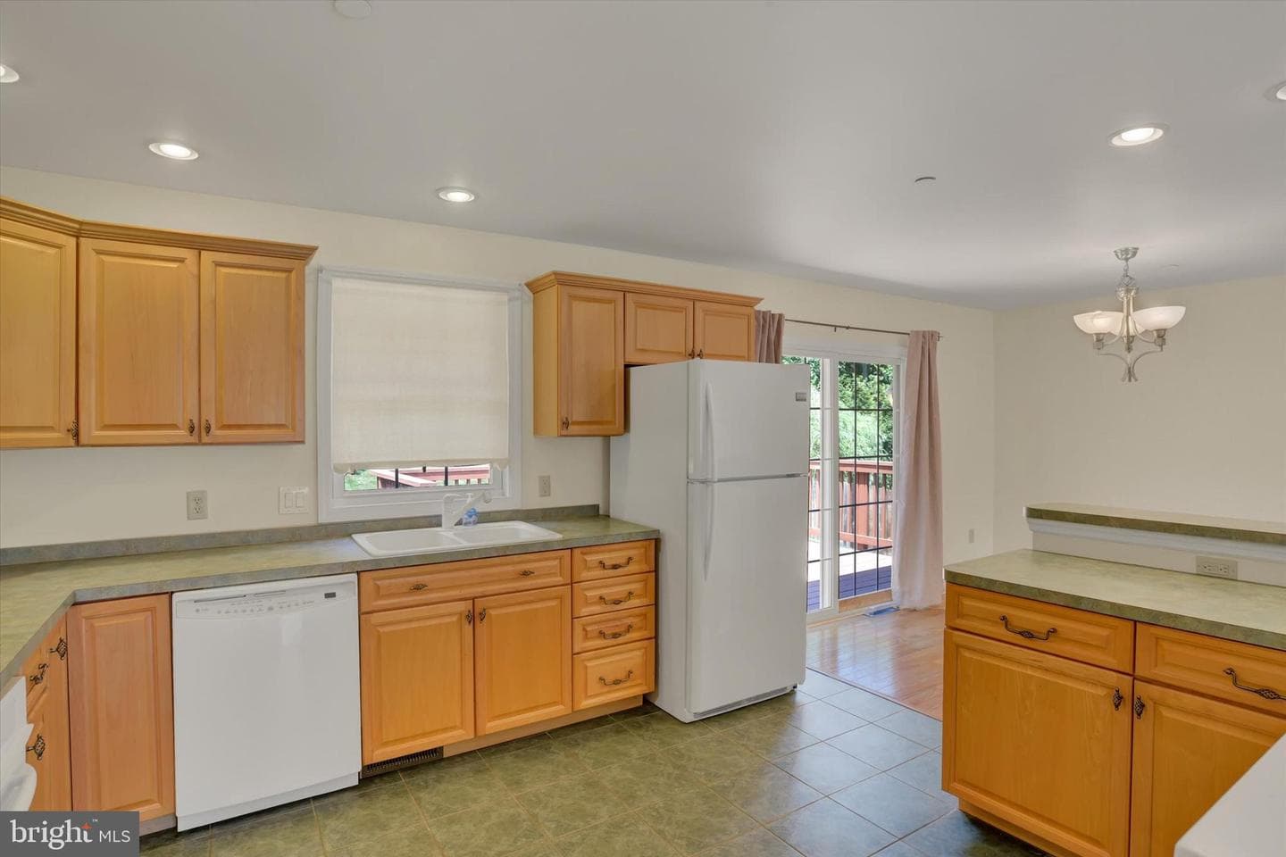 1203 Lincoln Street photo 9