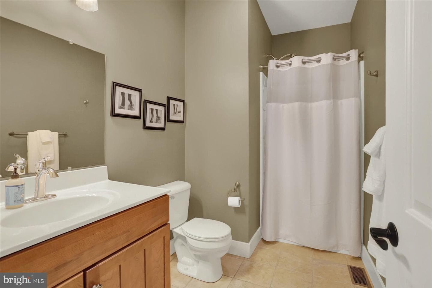 93 Franklin Court photo 19