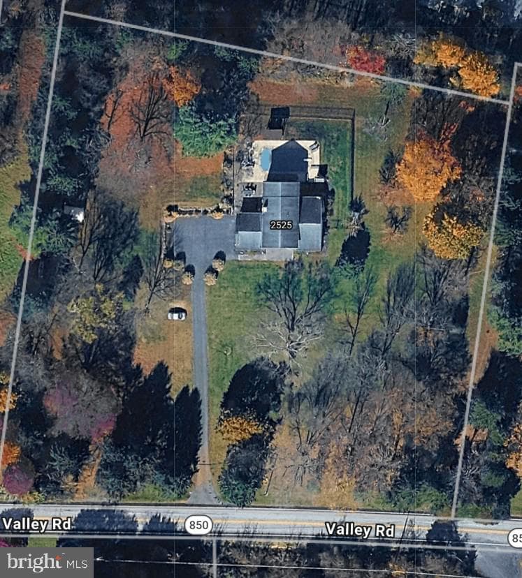 2525 Valley Road photo 45