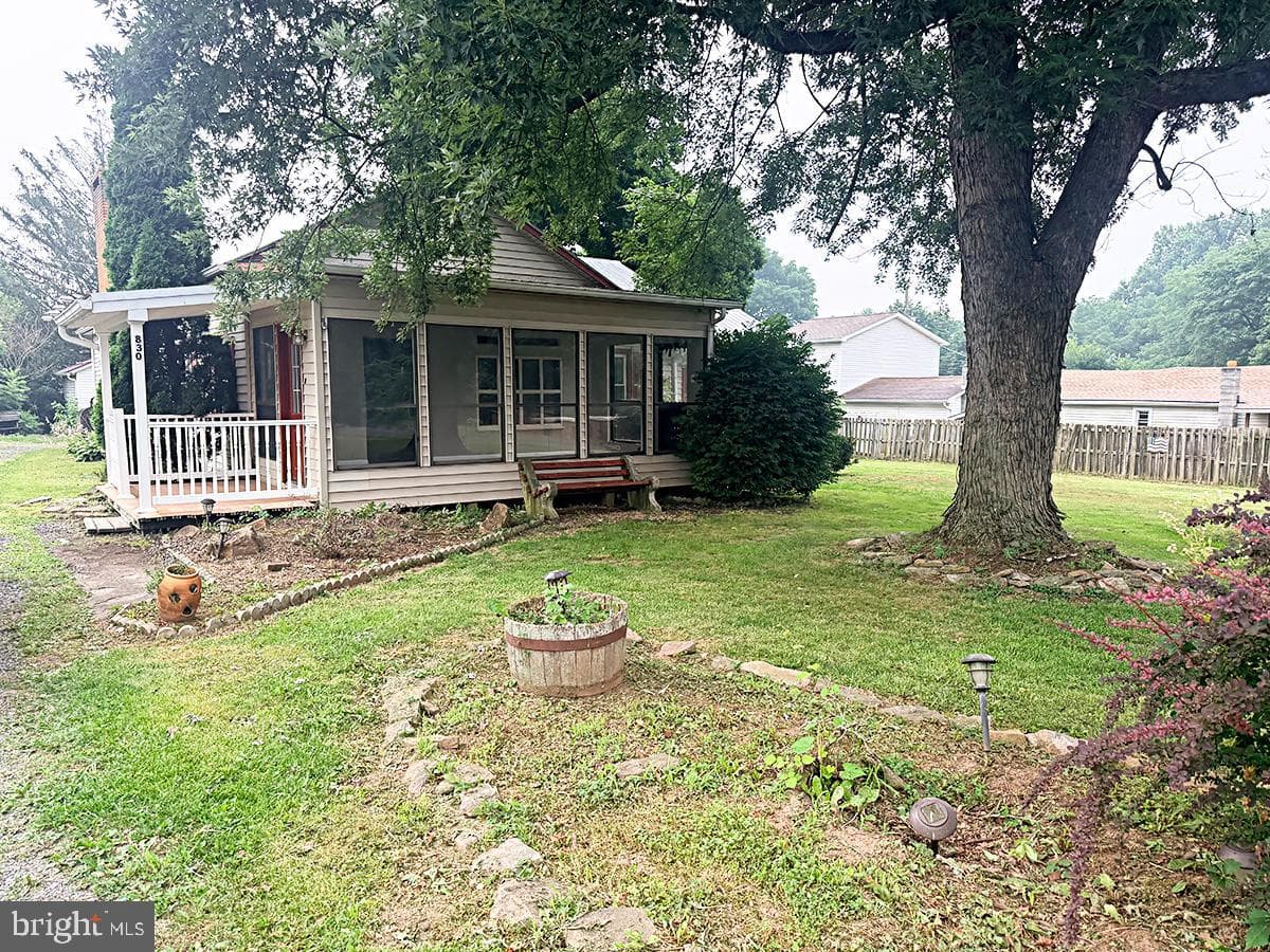 830 Freedom Street photo 2