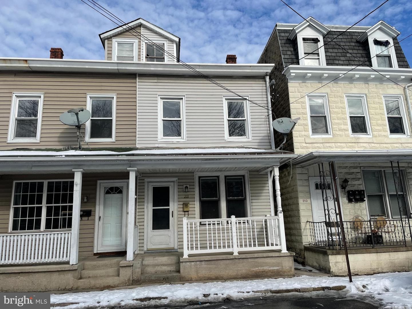 211 Parkway photo 2