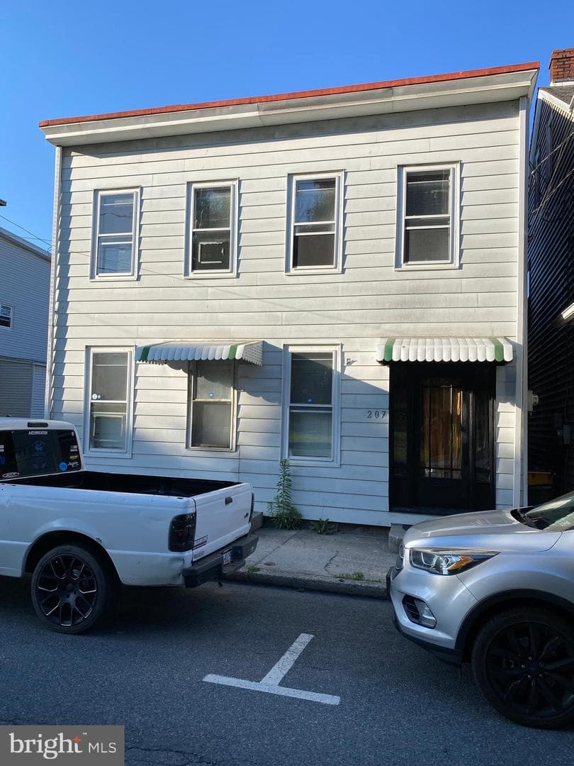 207 Parkway photo 1