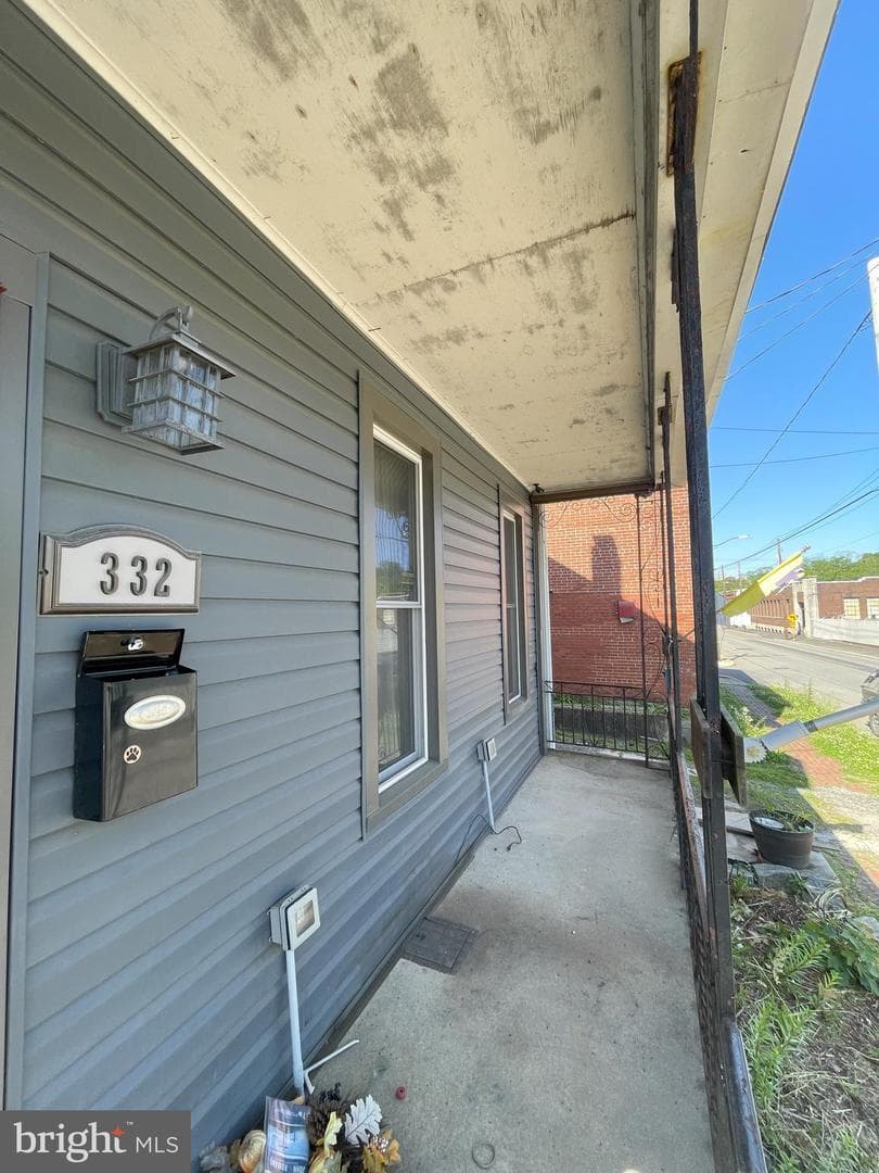 332 W Bacon Street photo 2