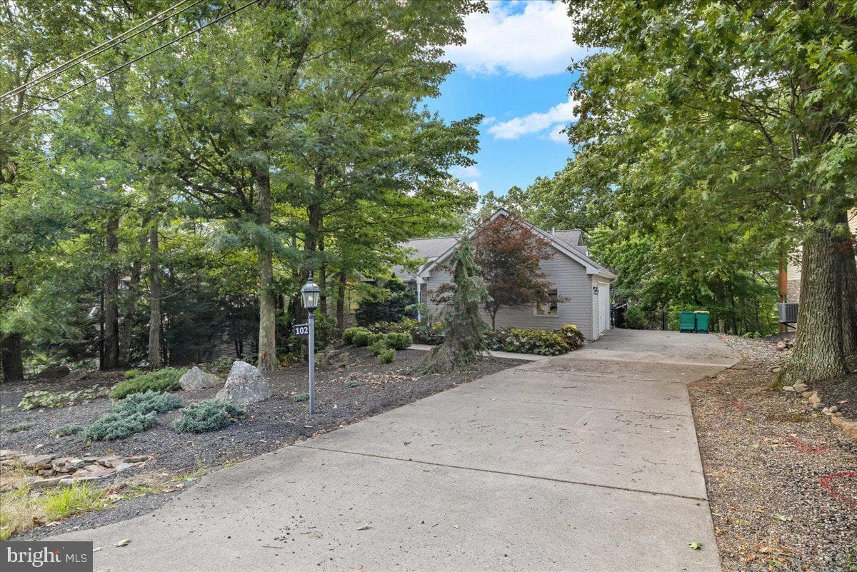 102 Summit Road photo 30