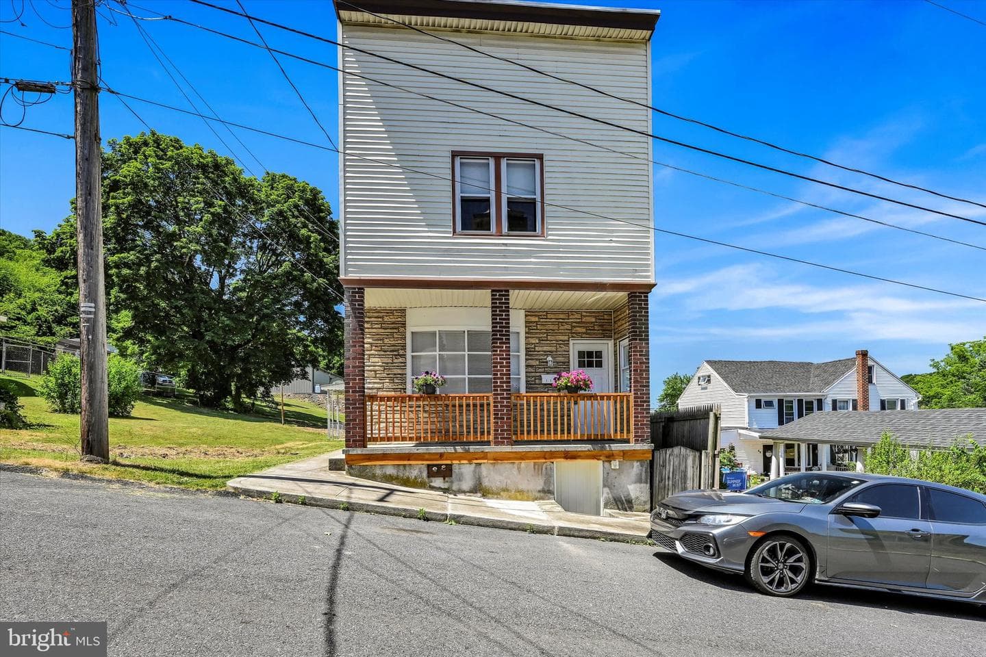 111 Fox Street photo 2