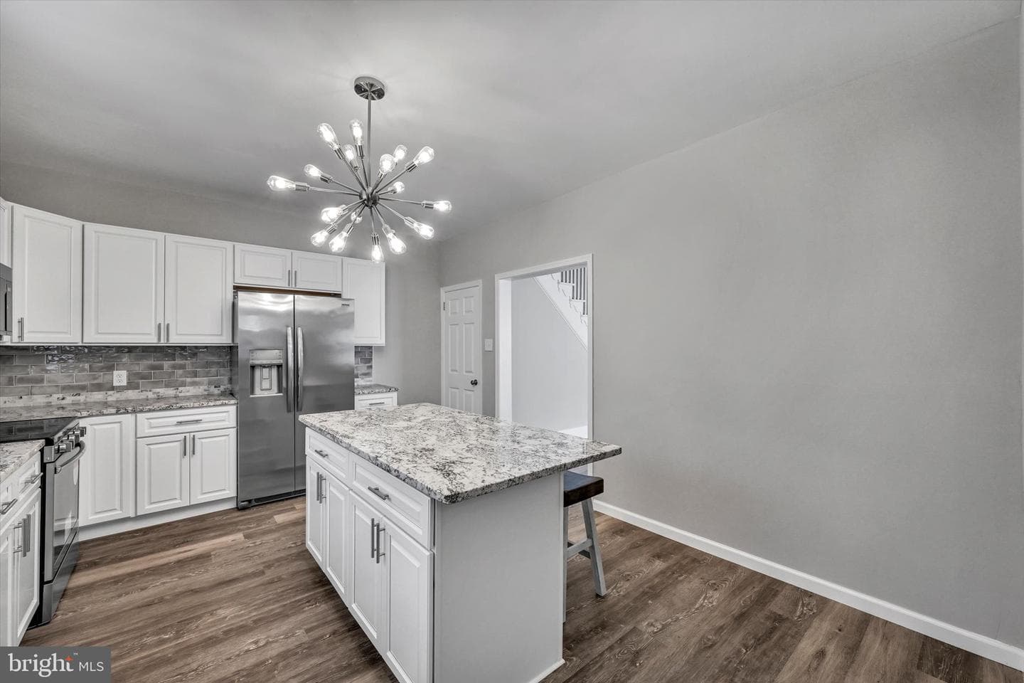 111 Fox Street photo 9