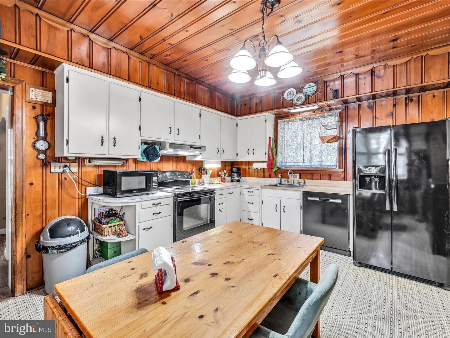 437 Sunbury Street photo 11