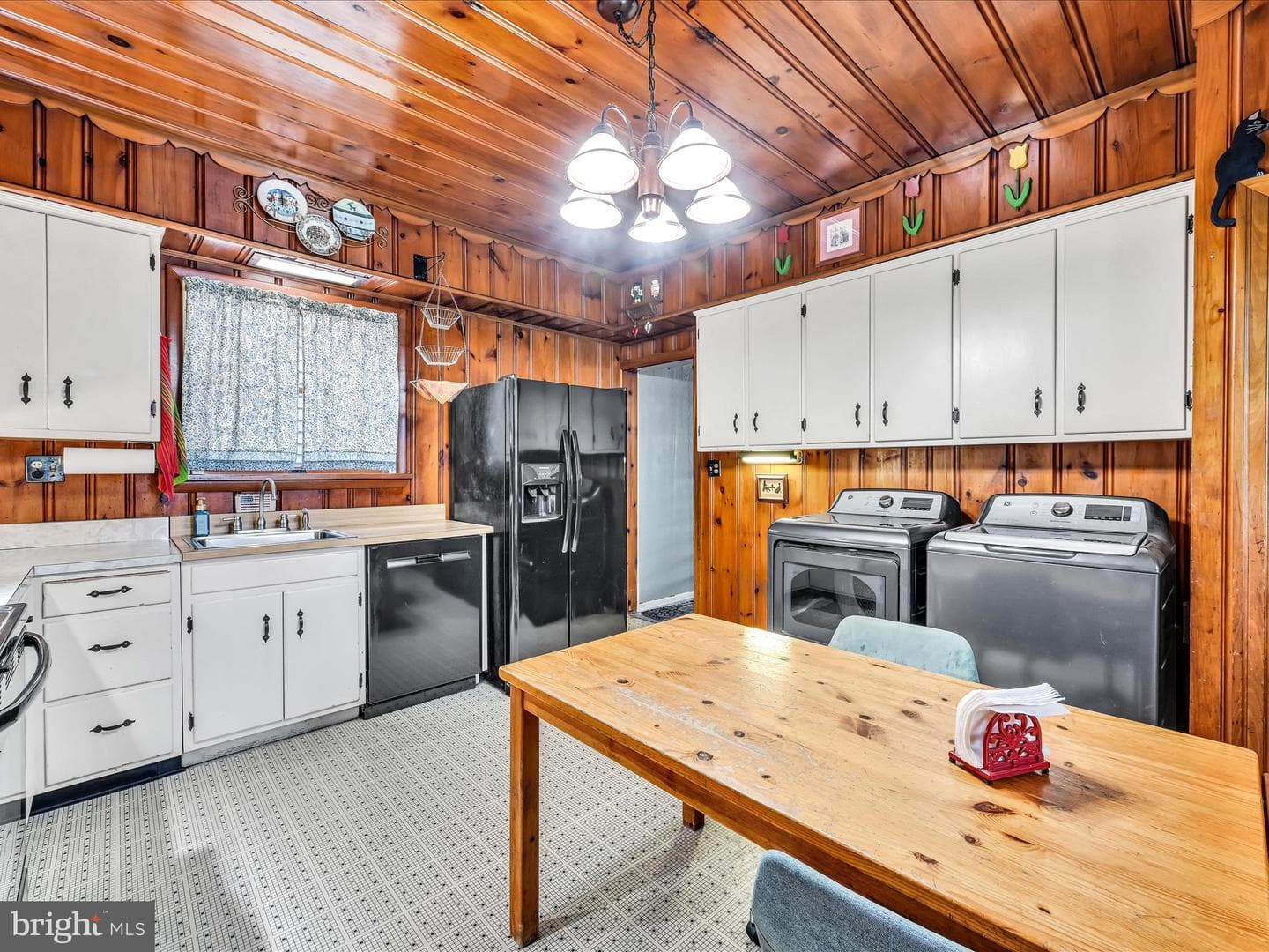 437 Sunbury Street photo 12