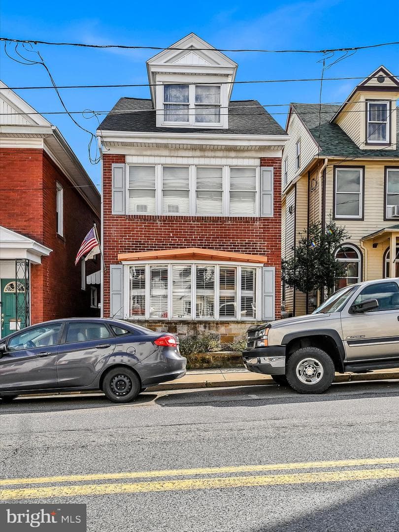 437 Sunbury Street photo 2