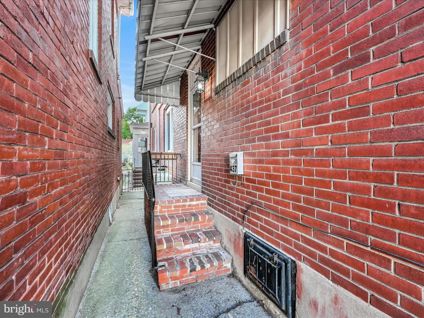 437 Sunbury Street photo 3