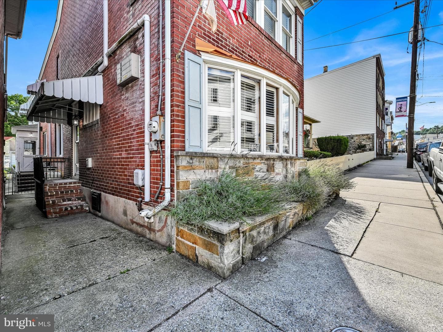 437 Sunbury Street photo 4