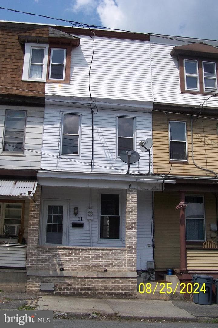 11 W Elm Street photo 1