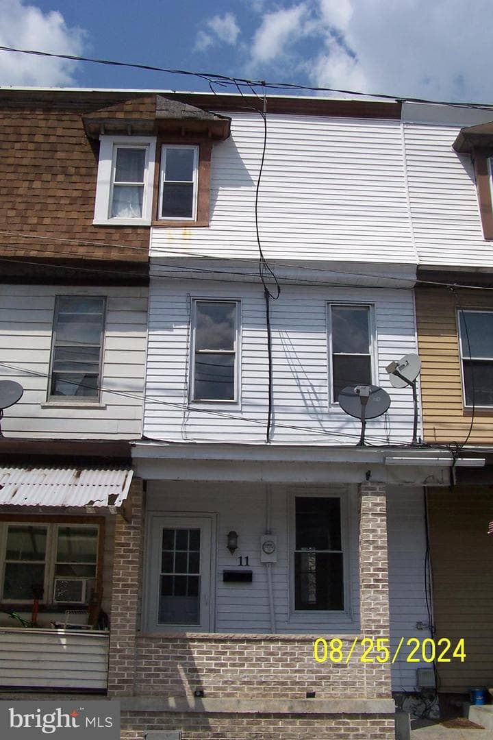 11 W Elm Street photo 2