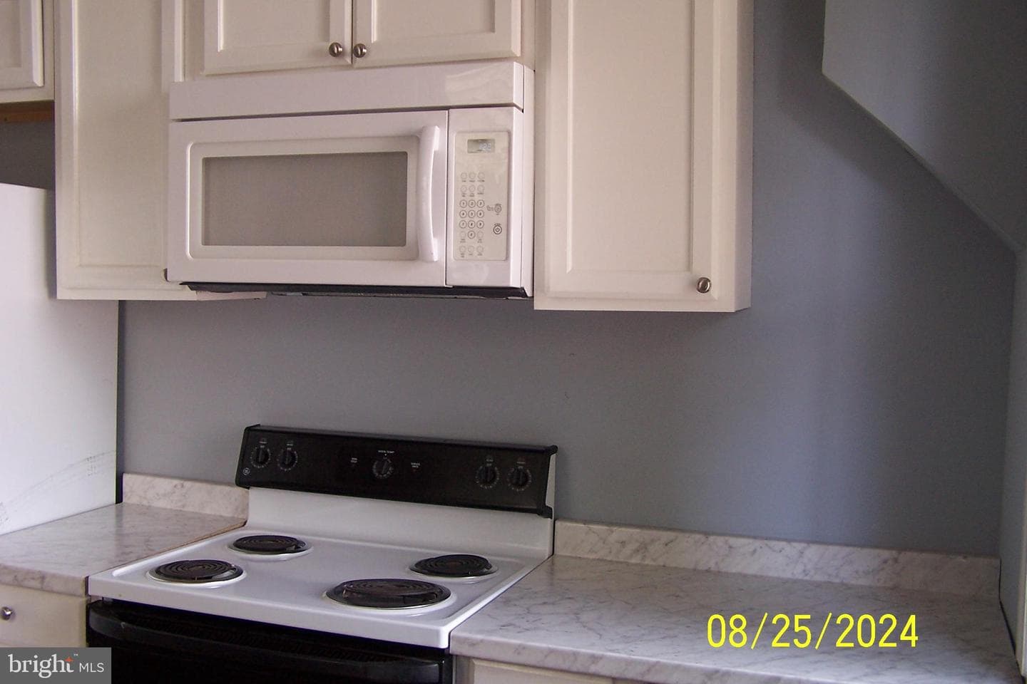 11 W Elm Street photo 5