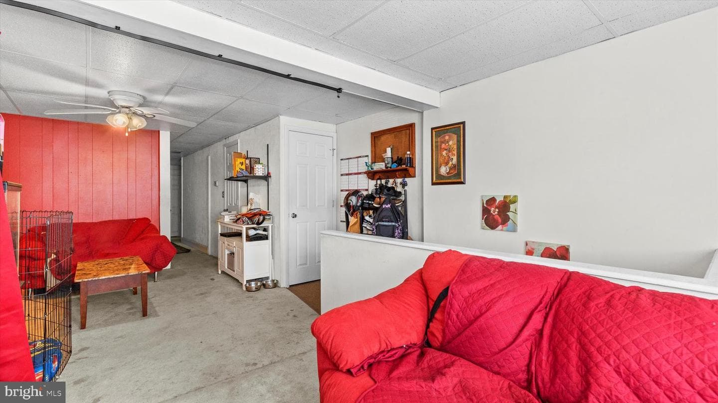 137 E High Street photo 28