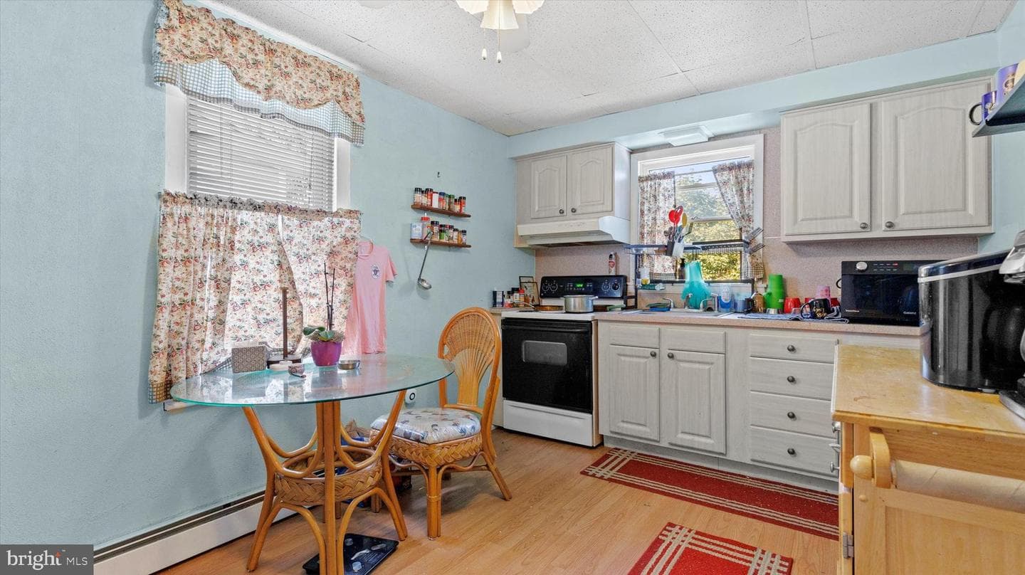 137 E High Street photo 31