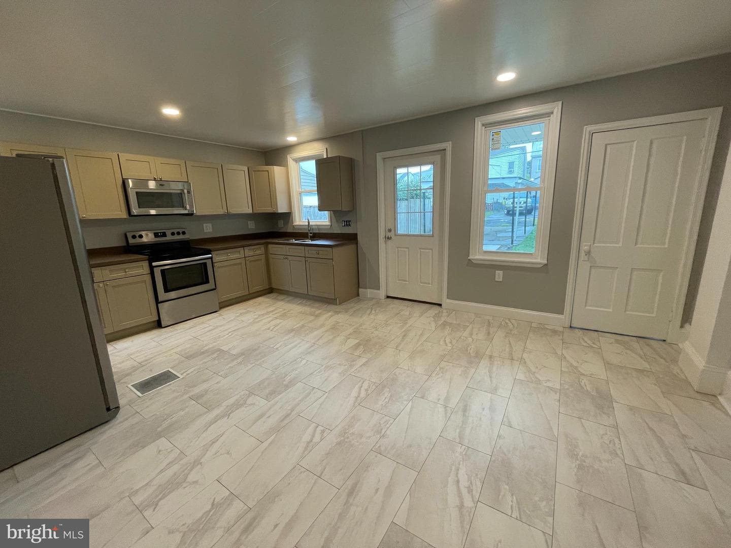 11 E Liberty Street photo 2