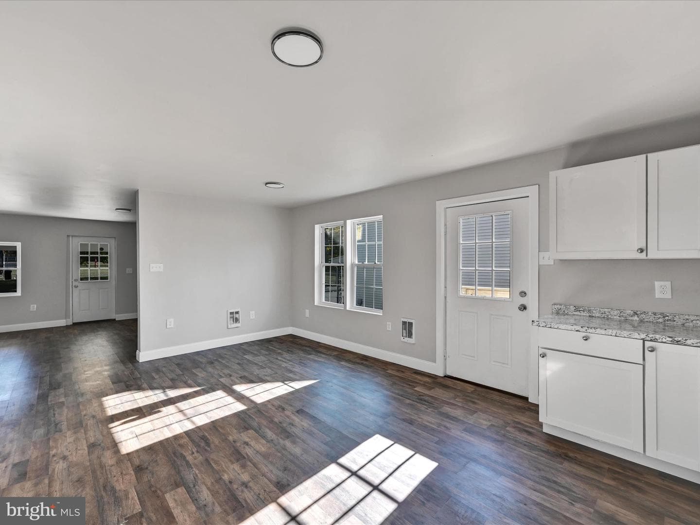 218 N Nicholas Street photo 10
