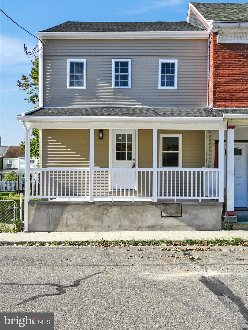 218 N Nicholas Street photo 2