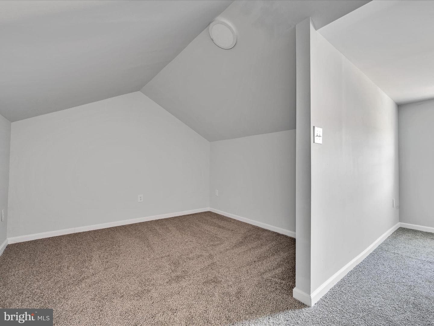 218 N Nicholas Street photo 22