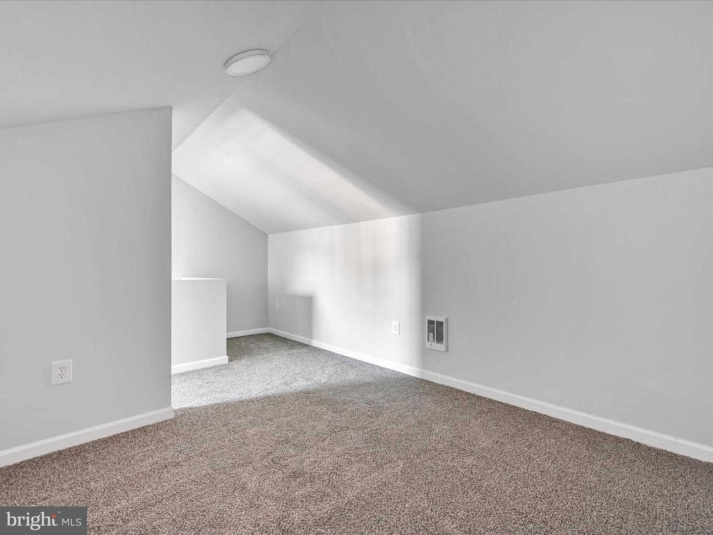 218 N Nicholas Street photo 23