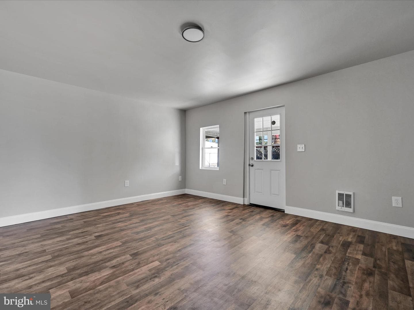 218 N Nicholas Street photo 7