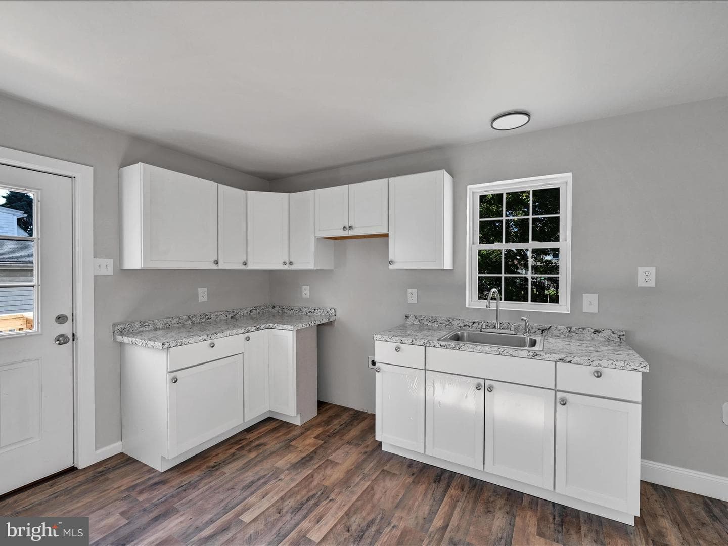 218 N Nicholas Street photo 9